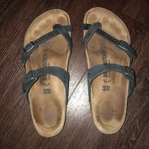 Black leather Mayari Birkenstocks